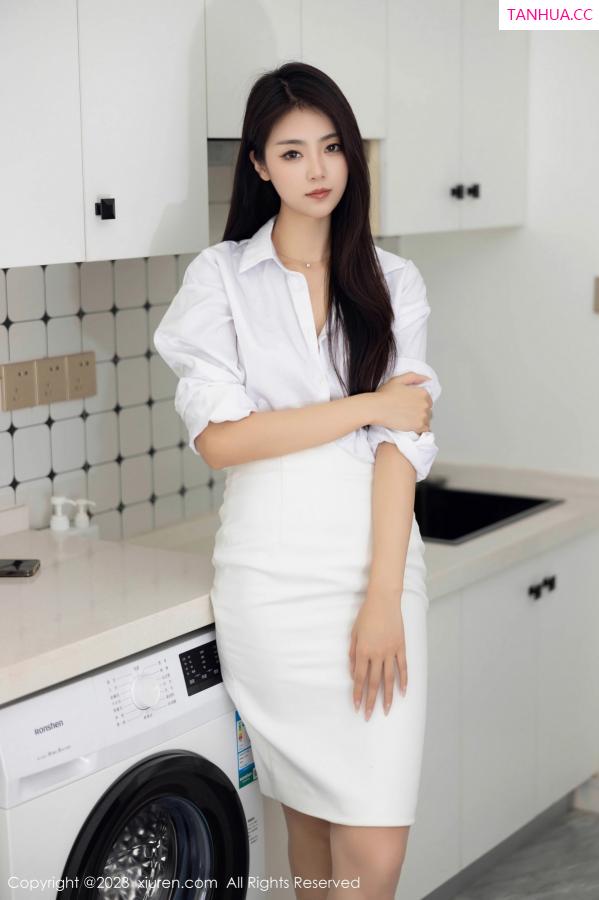 可乐Vicky  [XiuRen]高清写真图 2023.11.02 No.7601 可乐Vicky 美腿短裙第15张图片